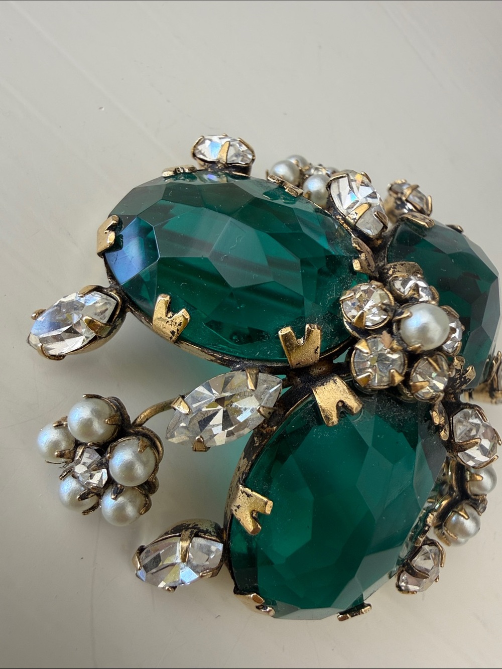 SCHREINER - Signed Emerald Green Floral Brooch - Picture 6 of 6
